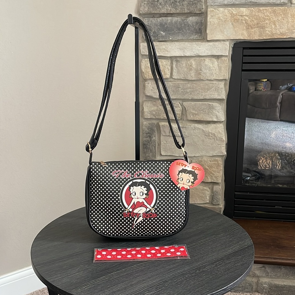 Betty Boop Bundle- Satchel/Crossbody, Socks and Twilly - Picture 4 of 9